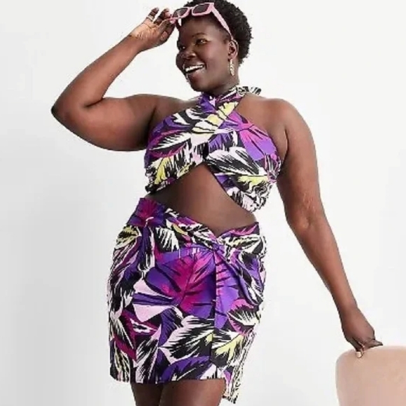 Top Future Collective Botanical Wrap Neck Halter Tiny Top  W/ Alani Noelle 3X - Picture 9 of 9